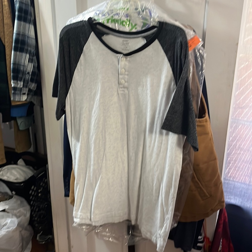 Old navy white quarter button t shirt